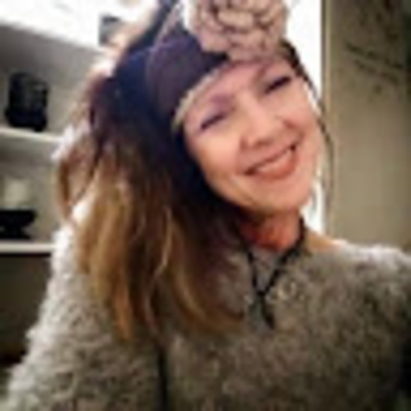 Meet your Posher, Heidi - Picture 1 of 1